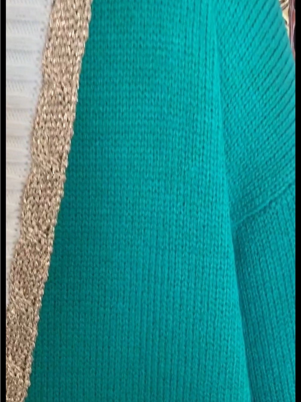 🔴 Green Button-Front Cardigan Sweater with White and Gold Trim-M-L - Picture 8 of 10